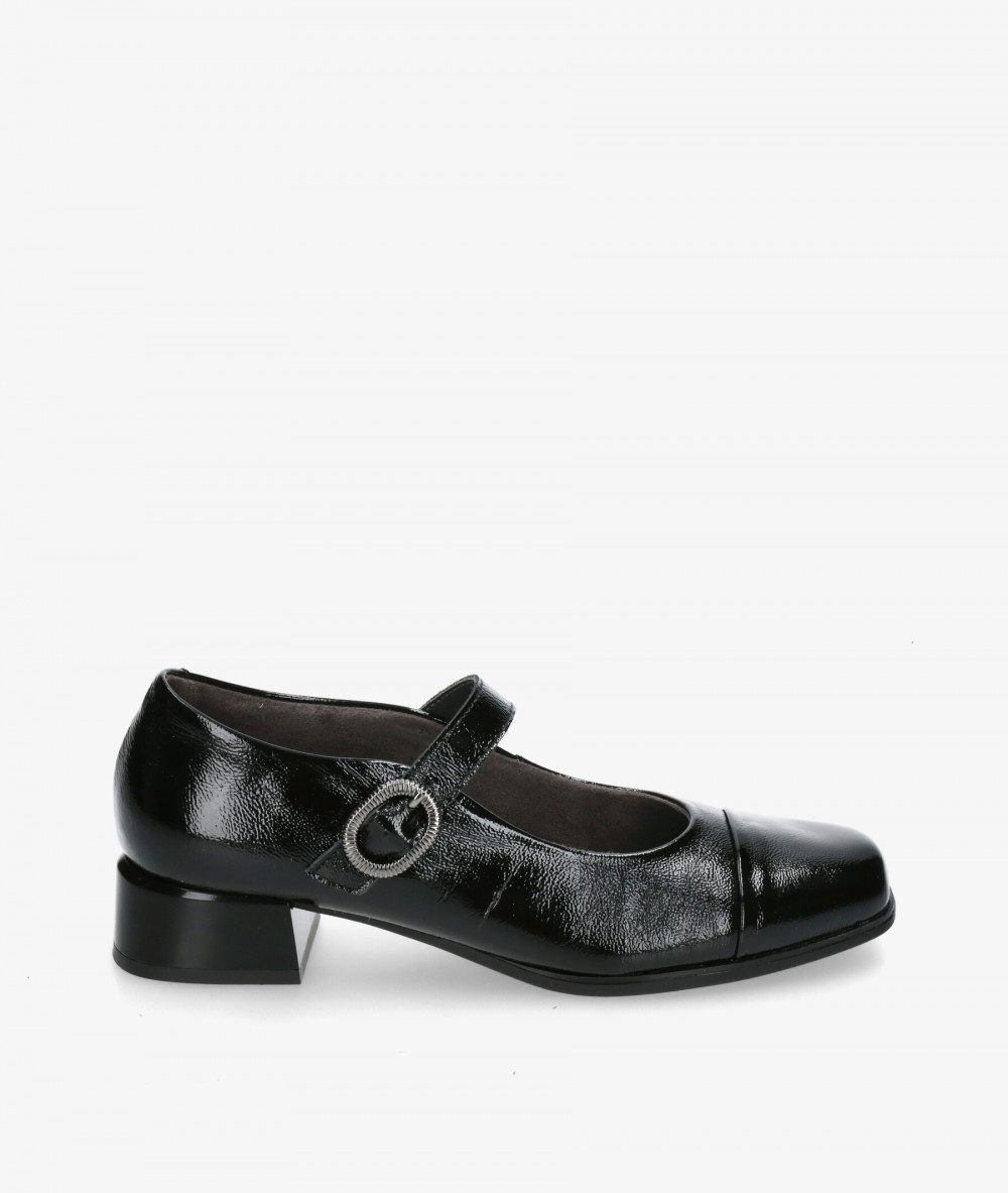 Pitillos Dress low heel shoes 10813 in black patent leather Pitillos Dress low heel shoes 10813 in black patent leather
