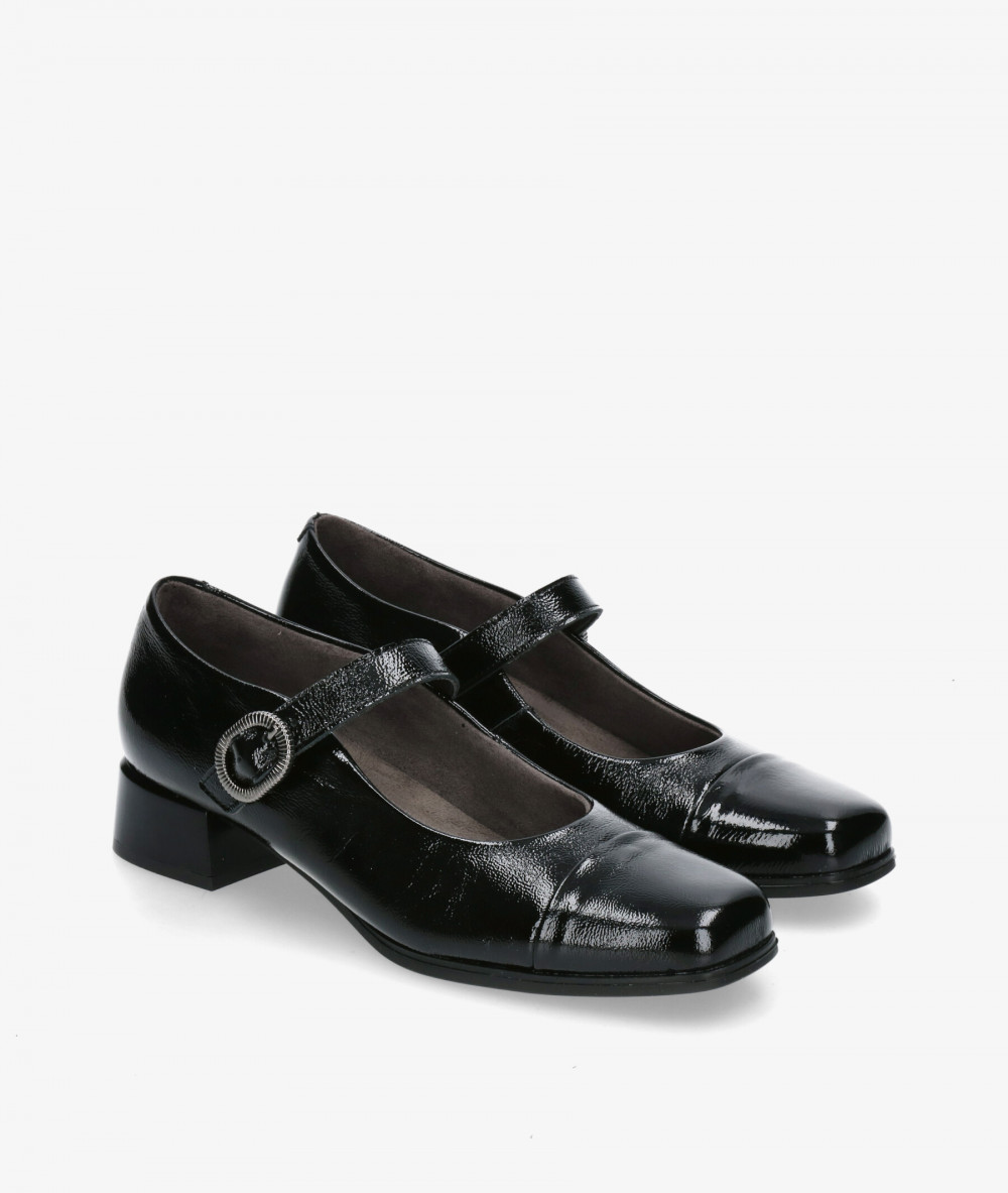 Pitillos Dress low heel shoes 10813 in black patent leather Pitillos Dress low heel shoes 10813 in black patent leather