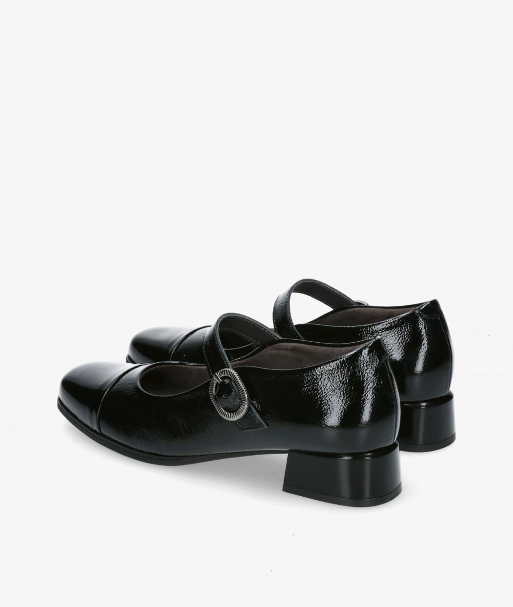 Pitillos Dress low heel shoes 10813 in black patent leather Pitillos Dress low heel shoes 10813 in black patent leather