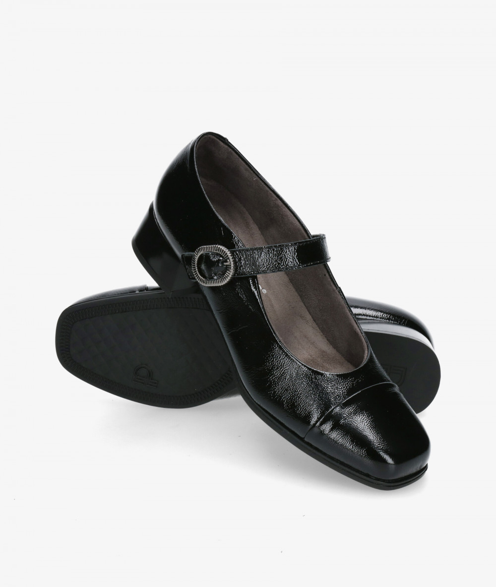Pitillos Dress low heel shoes 10813 in black patent leather Pitillos Dress low heel shoes 10813 in black patent leather