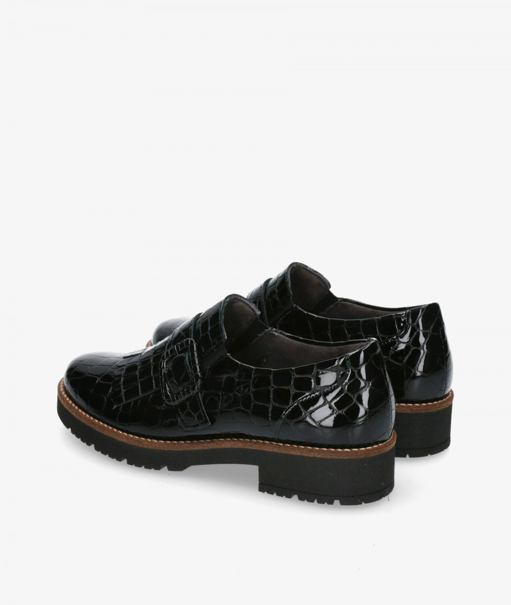 Zapatos Pitillos  10772 en charol negro Zapatos Pitillos  10772 en charol negro
