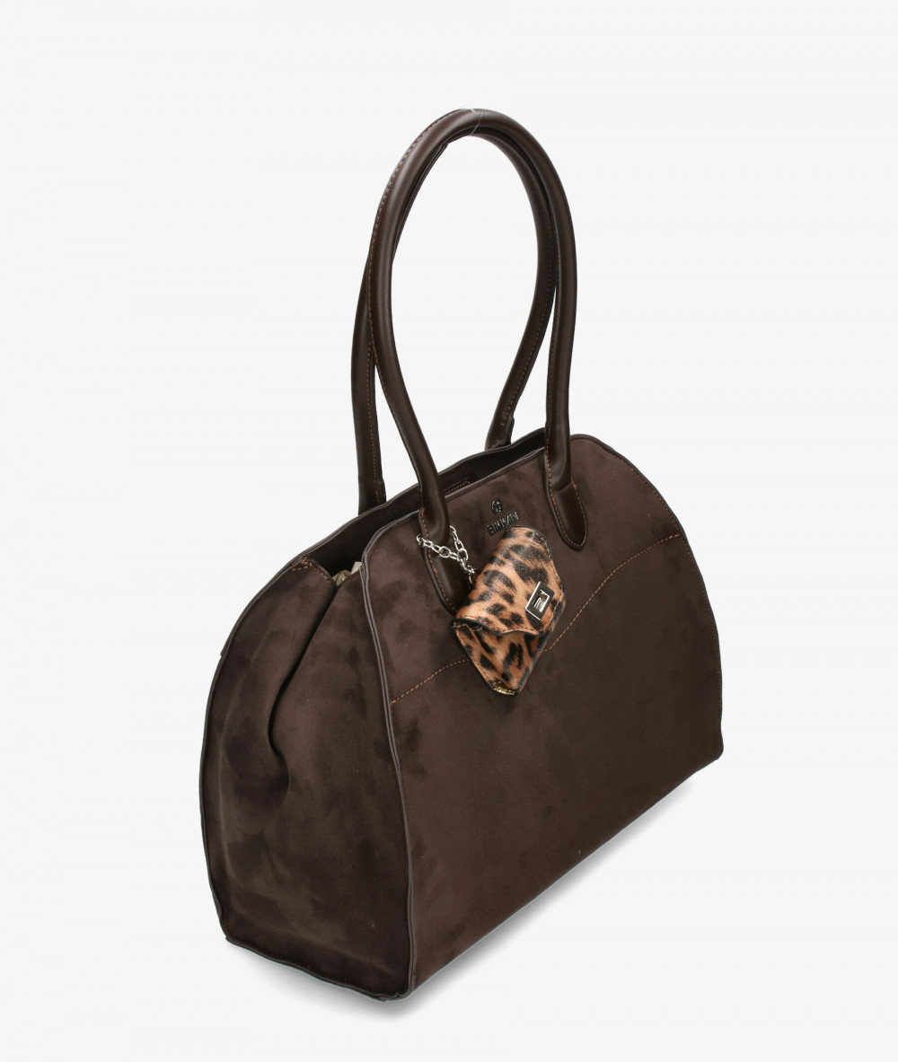 Elevate your look! Our Bag collection a combination of design, quality and comfort for your daily outfits