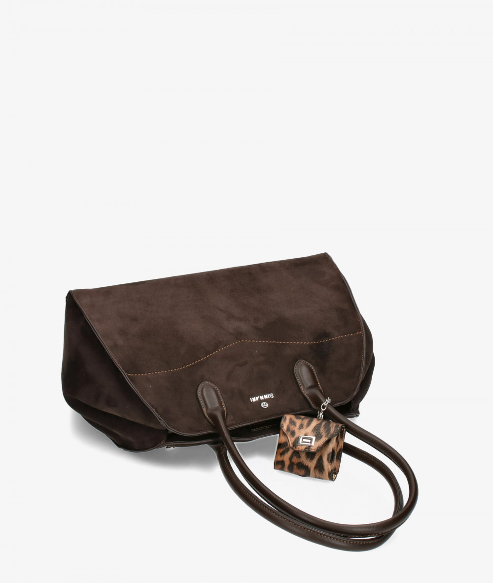 Elevate your look! Our Bag collection a combination of design, quality and comfort for your daily outfits