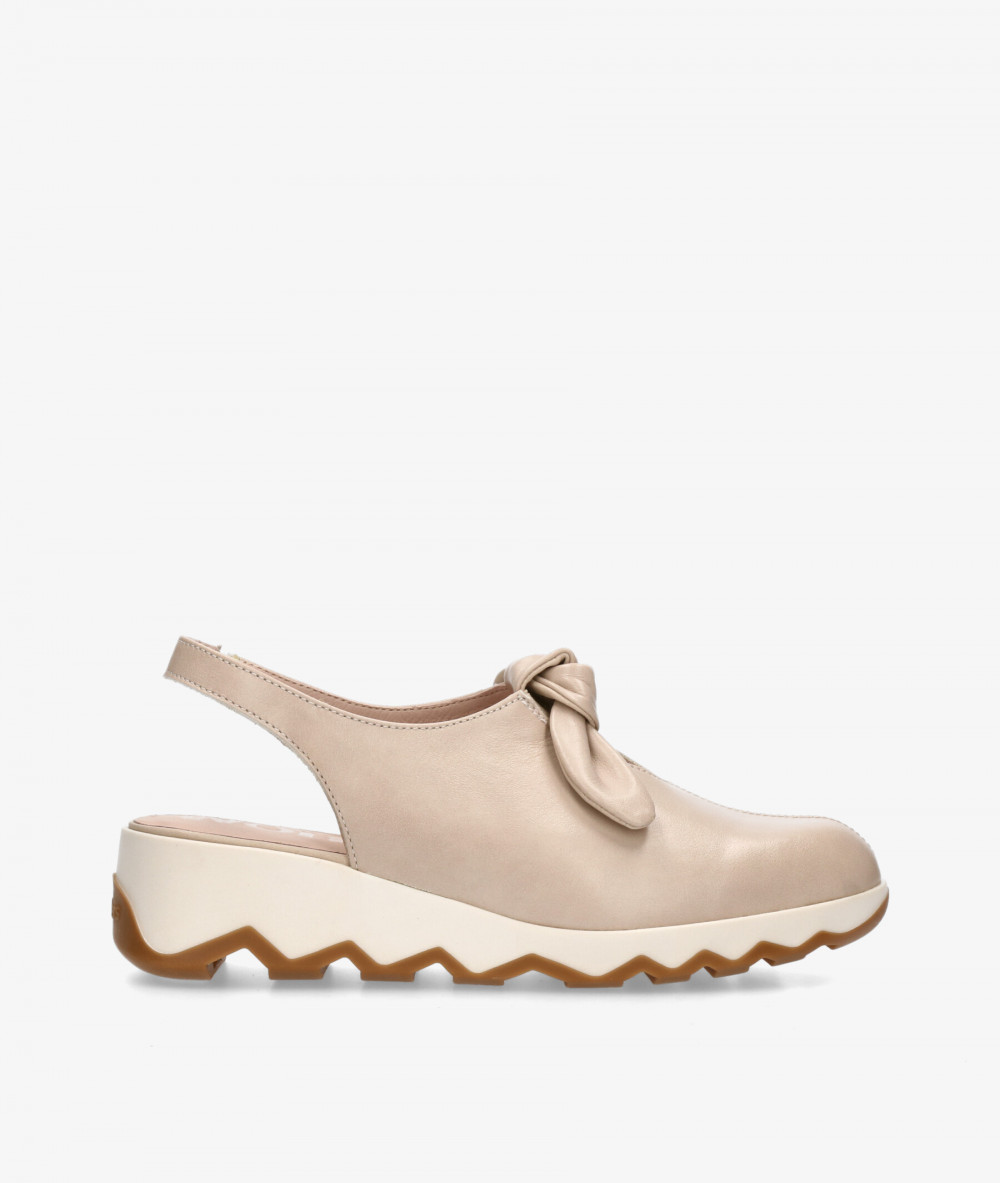 Zapatos de cuña Wonders C-7602 en beige