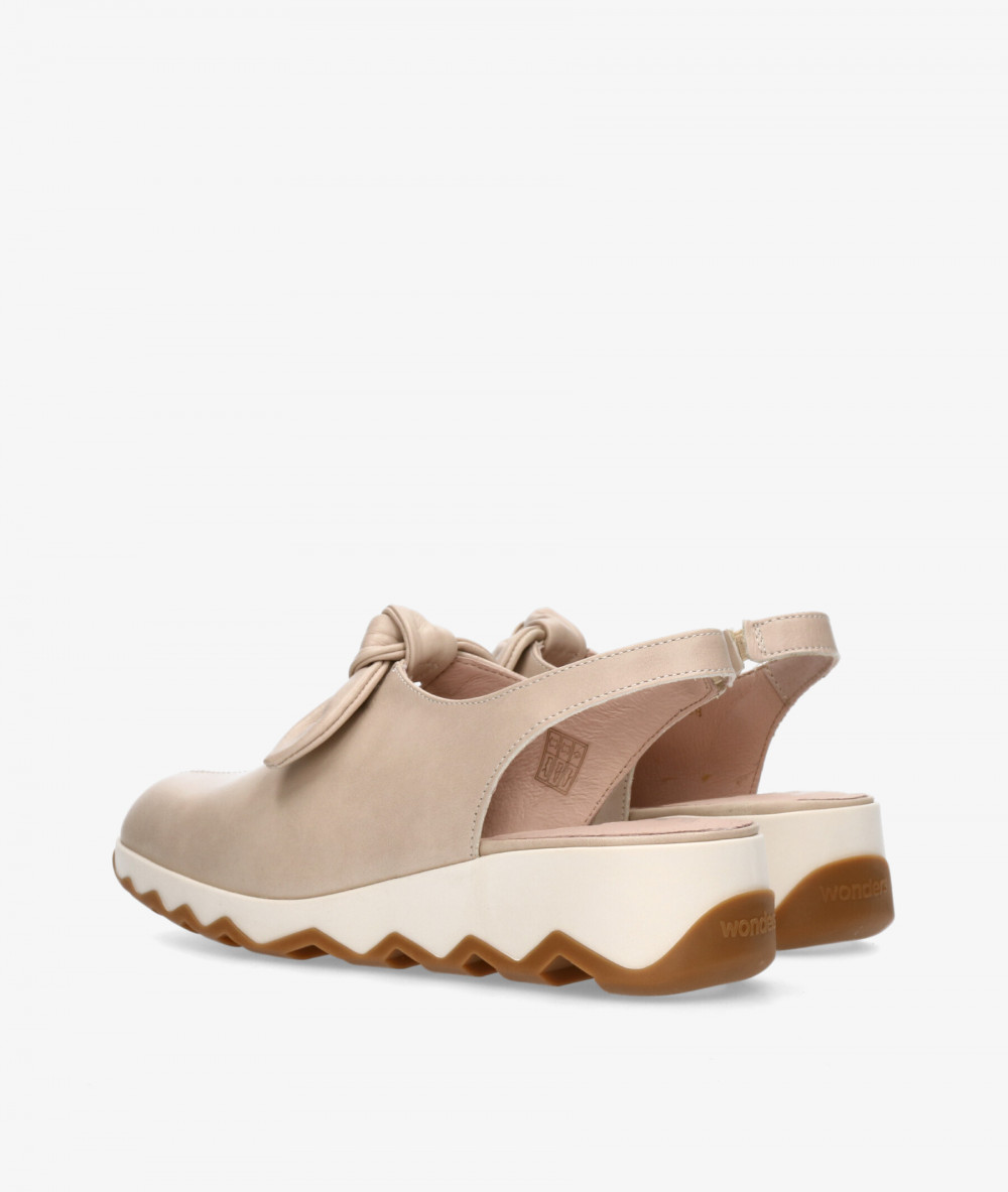 Zapatos de cuña Wonders C-7602 en beige