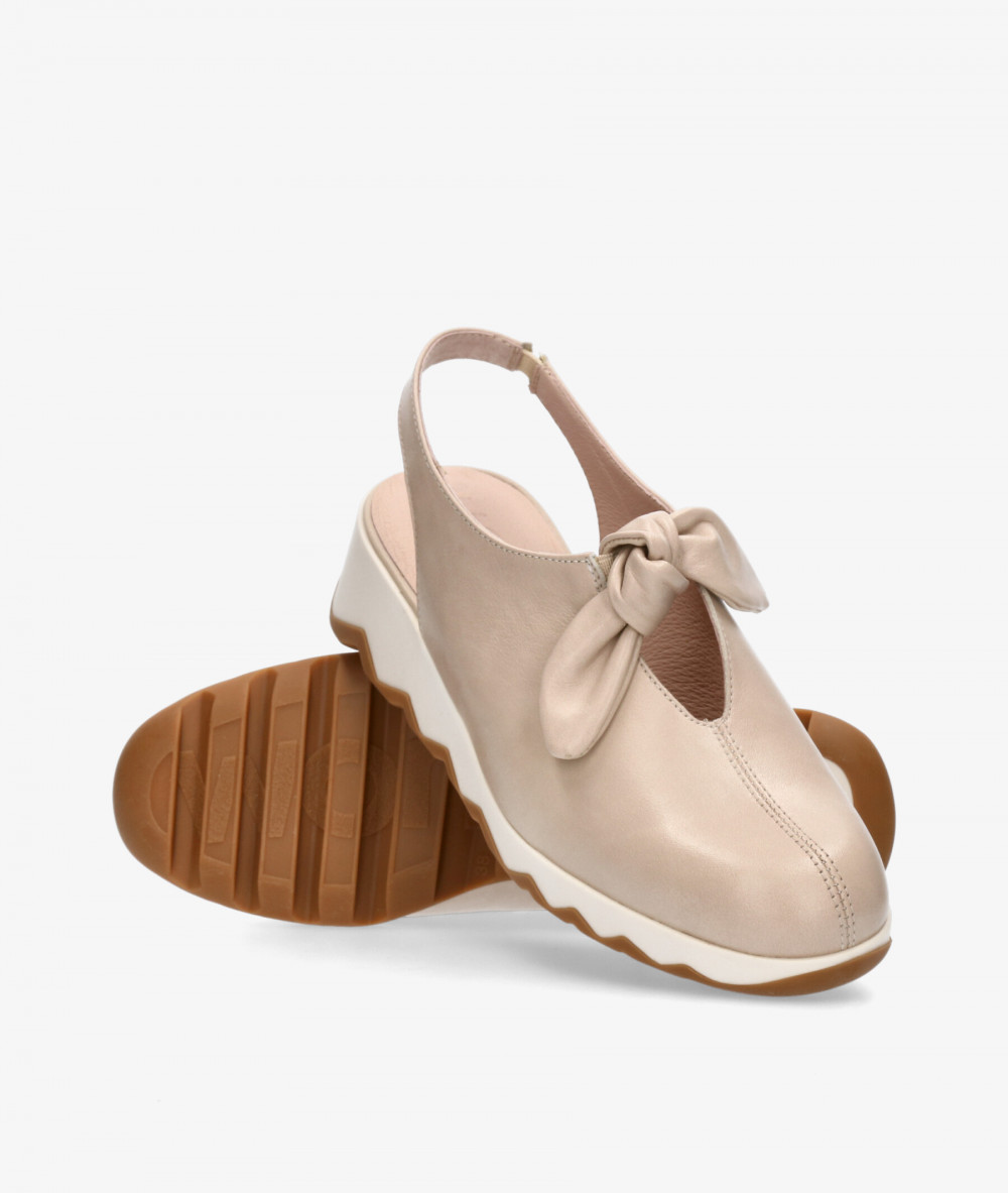 Zapatos de cuña Wonders C-7602 en beige