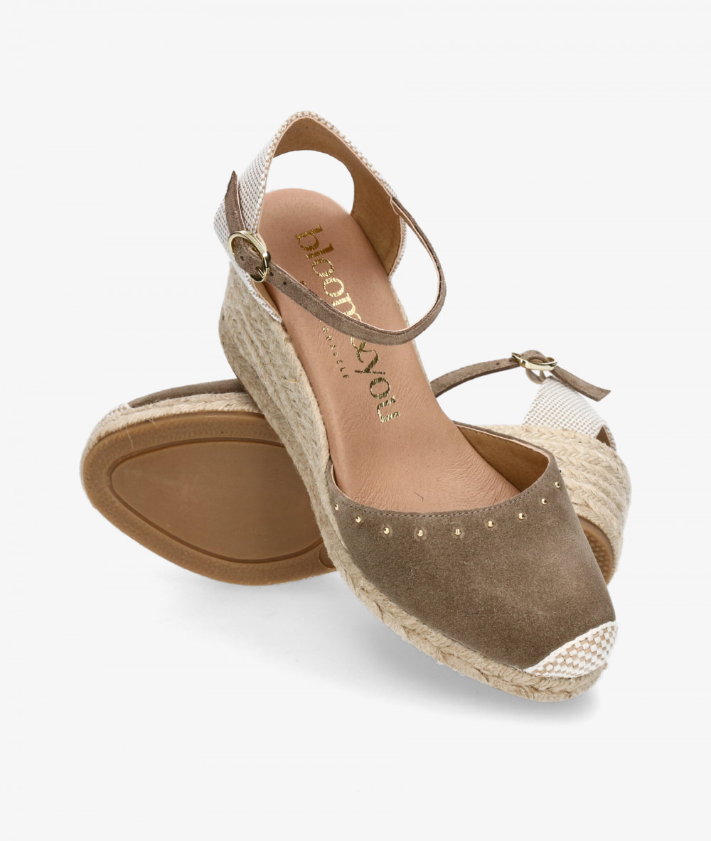 bloom&you Espadrilles  KASTA CON TACHAS in taupe split suede