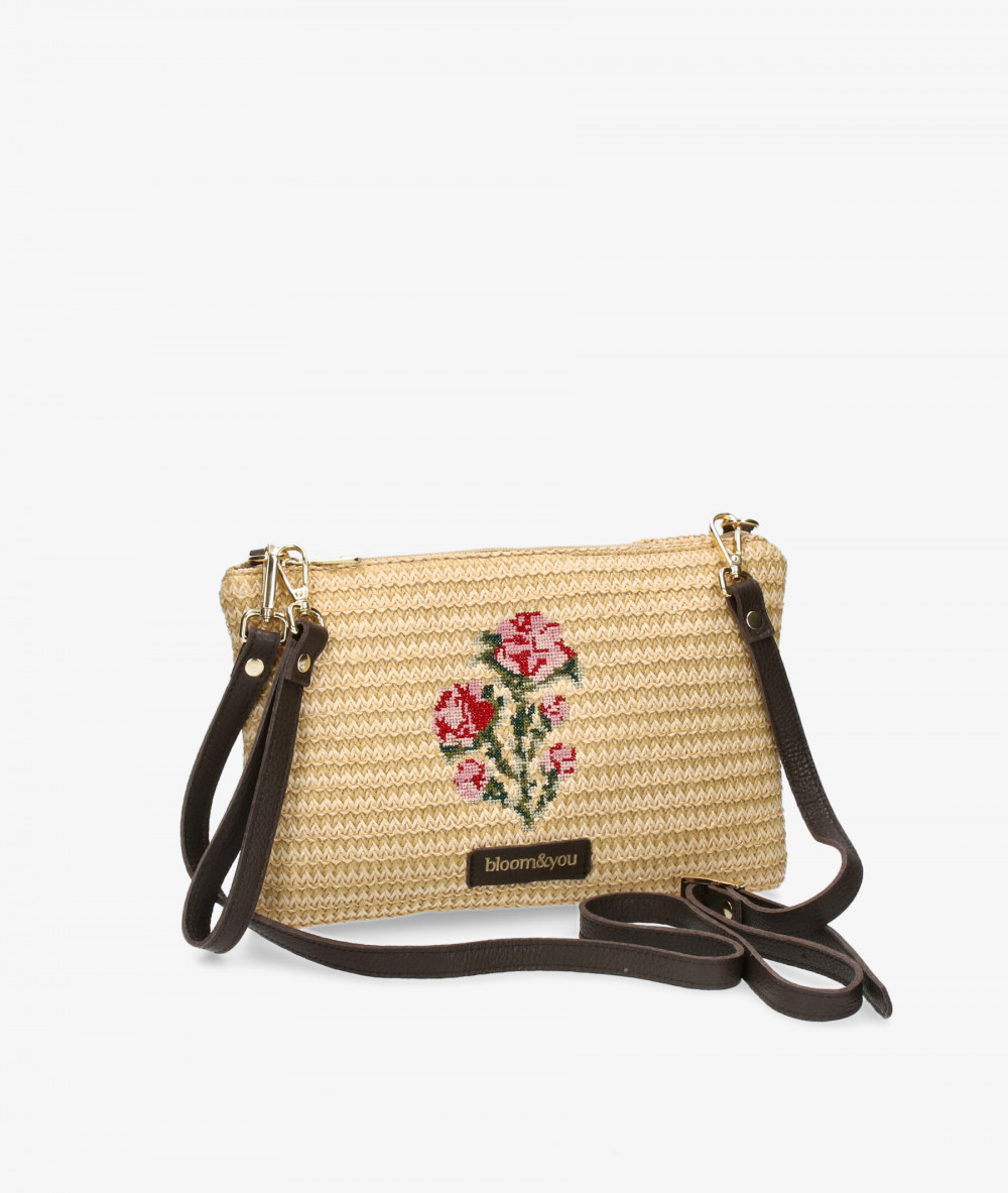 Elevate your look! Our Clutch bag collection a combination of design, quality and comfort for your daily outfits