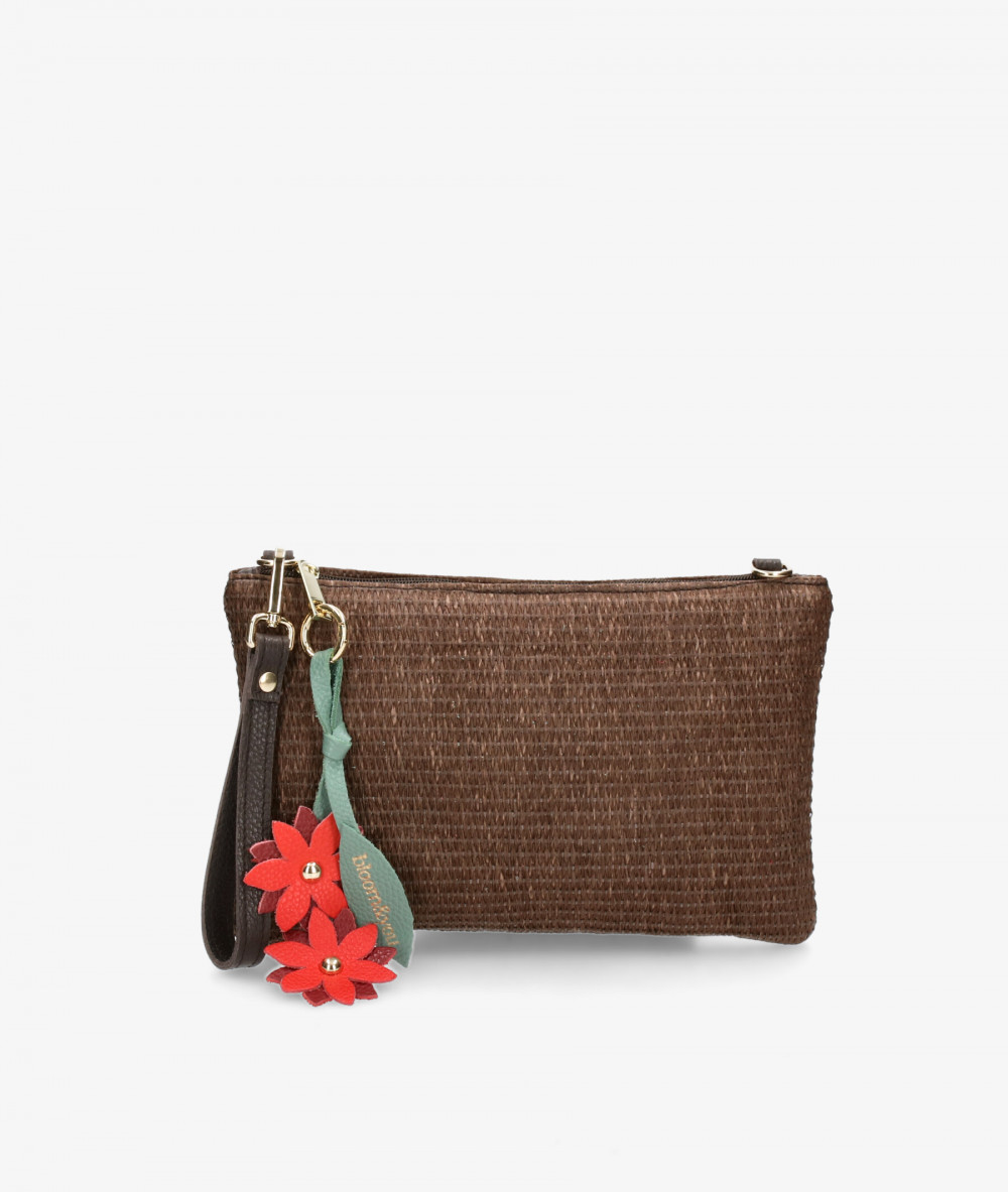 Elevate your look! Our Clutch bag collection a combination of design, quality and comfort for your daily outfits