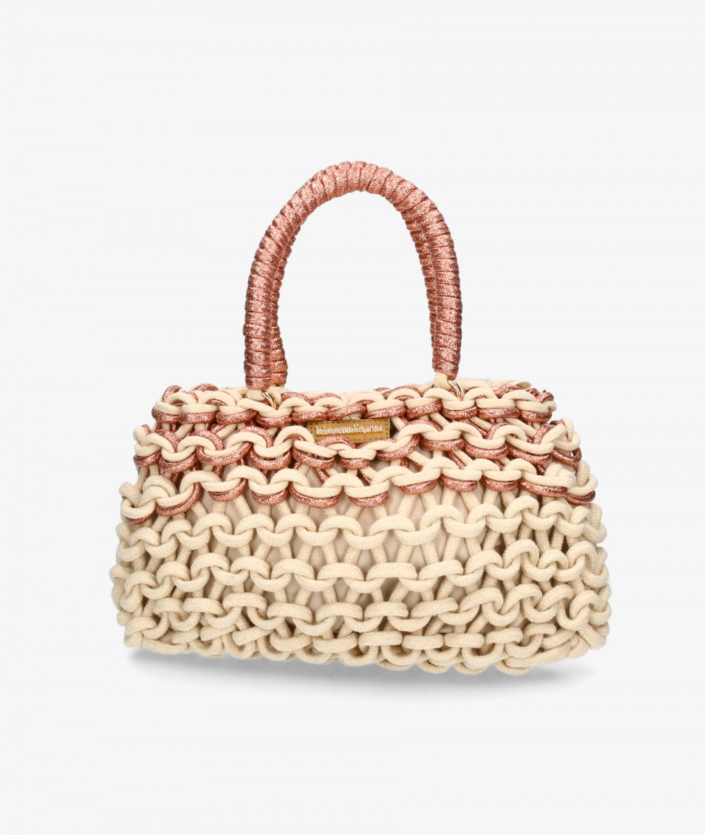 Elevate your look! Our Bag collection a combination of design, quality and comfort for your daily outfits