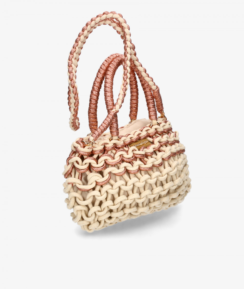 Elevate your look! Our Bag collection a combination of design, quality and comfort for your daily outfits