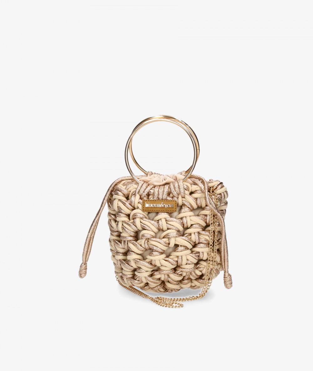 Elevate your look! Our Bag collection a combination of design, quality and comfort for your daily outfits