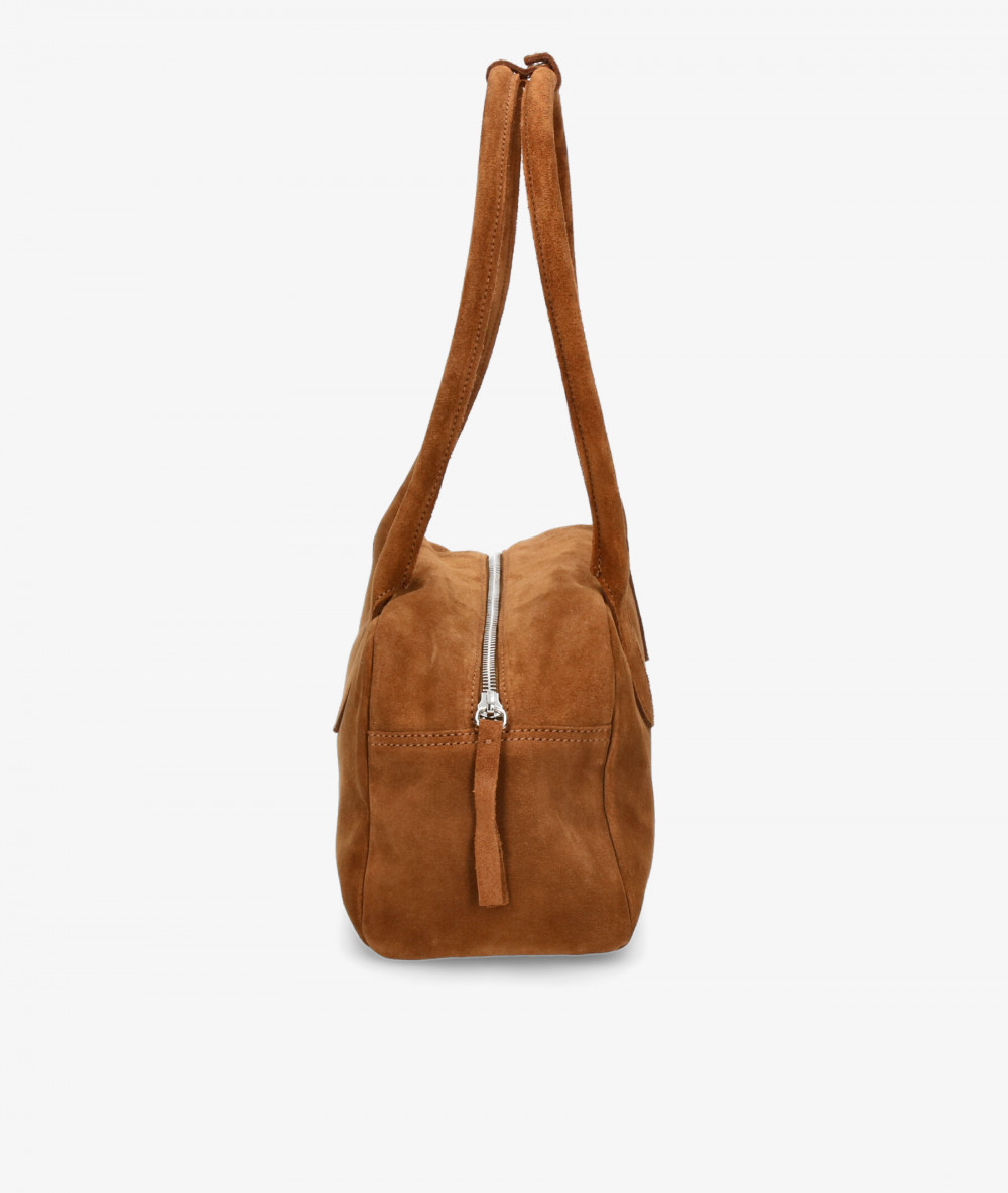 Elevate your look! Our Bag collection a combination of design, quality and comfort for your daily outfits