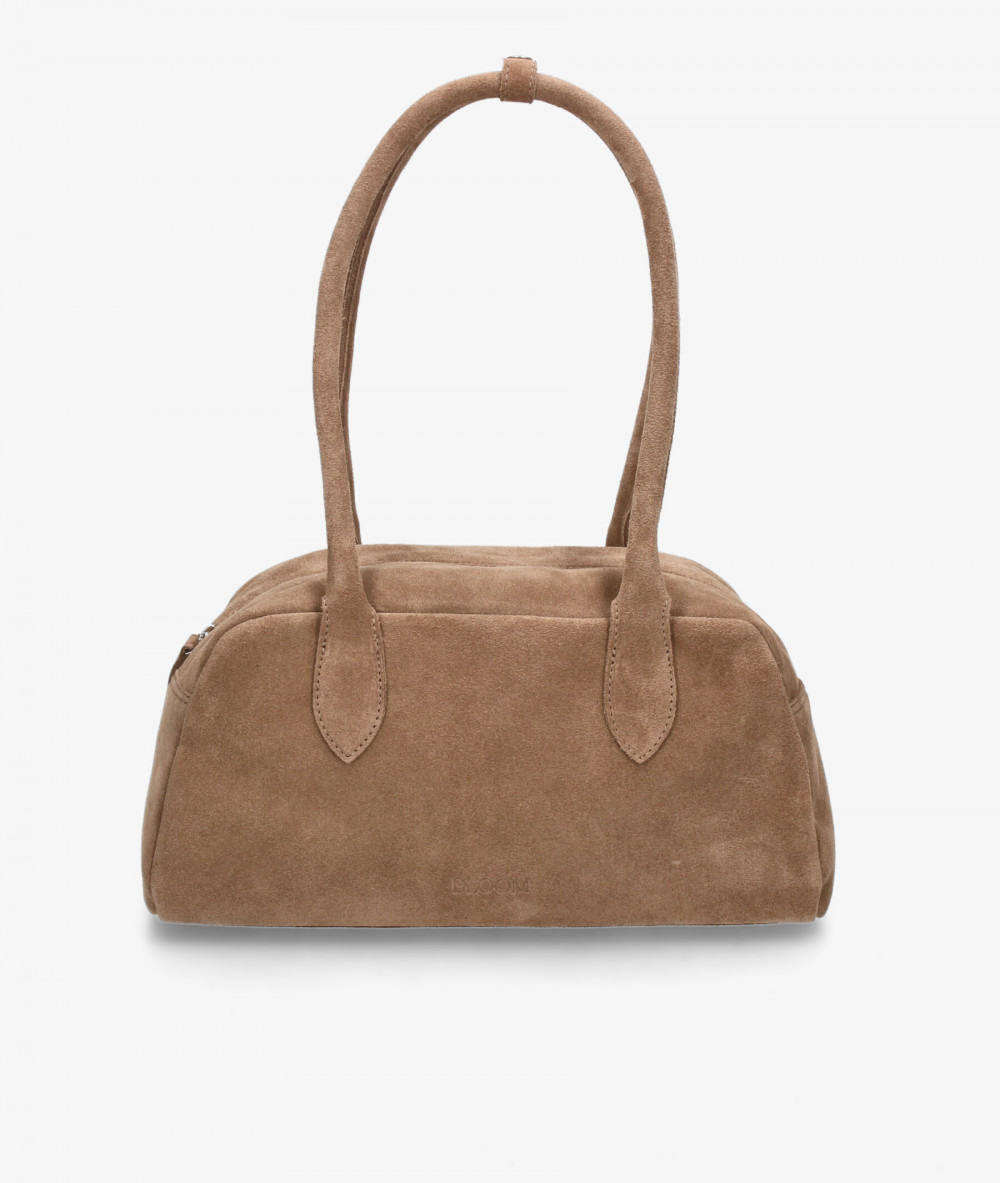 Elevate your look! Our Bag collection a combination of design, quality and comfort for your daily outfits