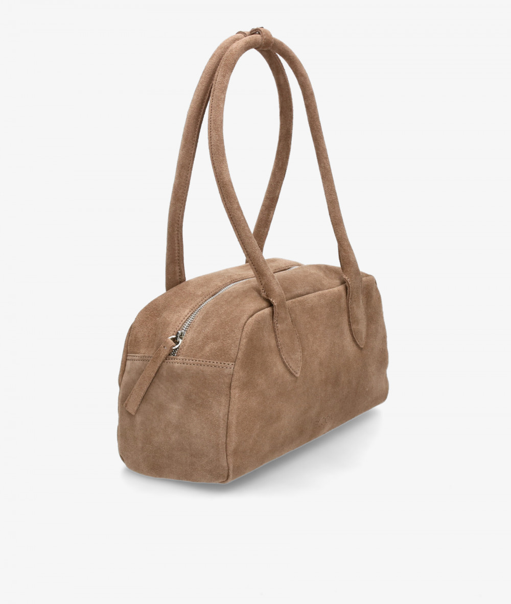 Elevate your look! Our Bag collection a combination of design, quality and comfort for your daily outfits