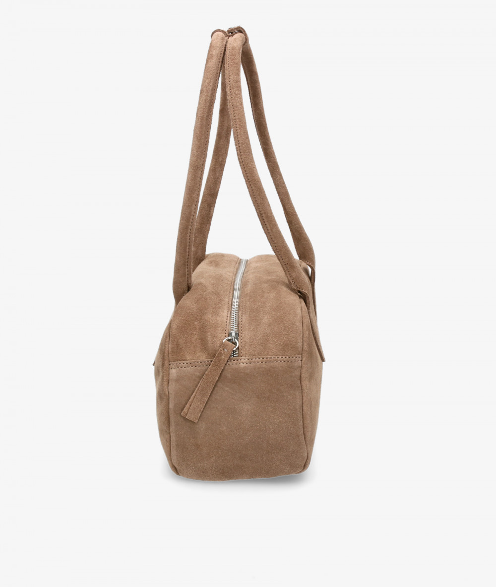 Elevate your look! Our Bag collection a combination of design, quality and comfort for your daily outfits