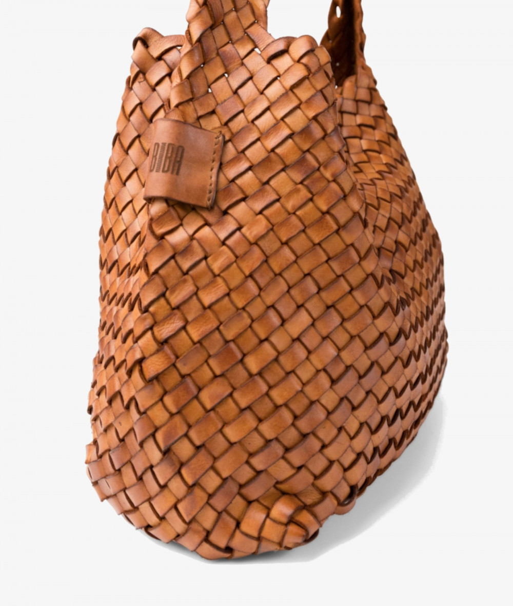 Elevate your look! Our Bag collection a combination of design, quality and comfort for your daily outfits