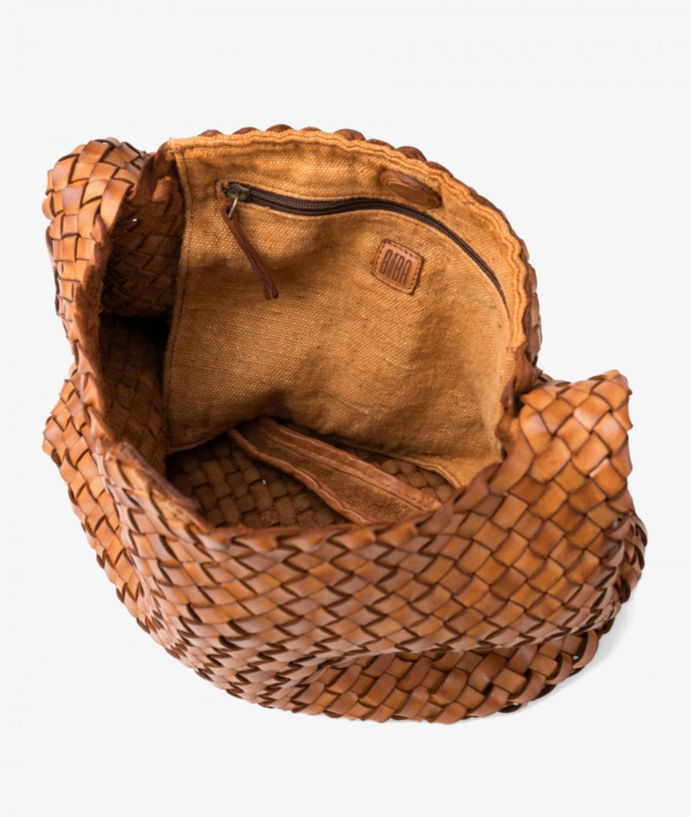 Elevate your look! Our Bag collection a combination of design, quality and comfort for your daily outfits