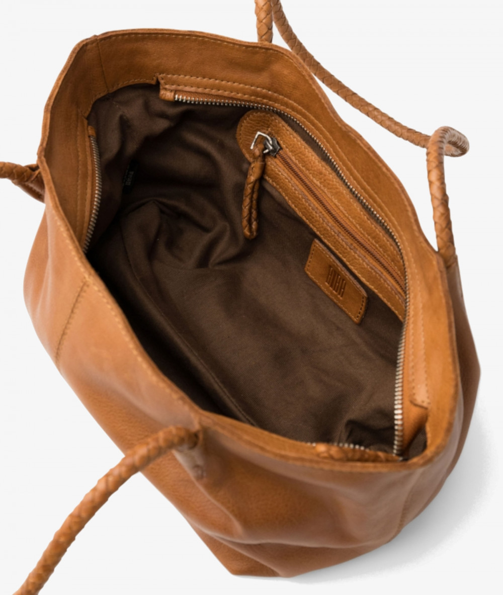 Elevate your look! Our Bag collection a combination of design, quality and comfort for your daily outfits