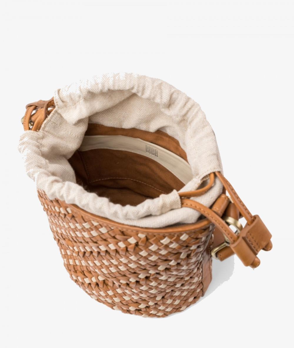 Elevate your look! Our Bag collection a combination of design, quality and comfort for your daily outfits