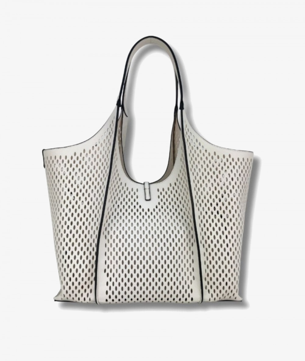 Elevate your look! Our Bag collection a combination of design, quality and comfort for your daily outfits