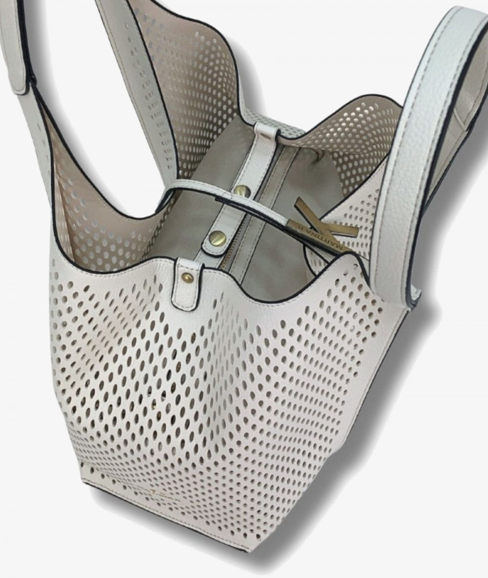 Elevate your look! Our Bag collection a combination of design, quality and comfort for your daily outfits