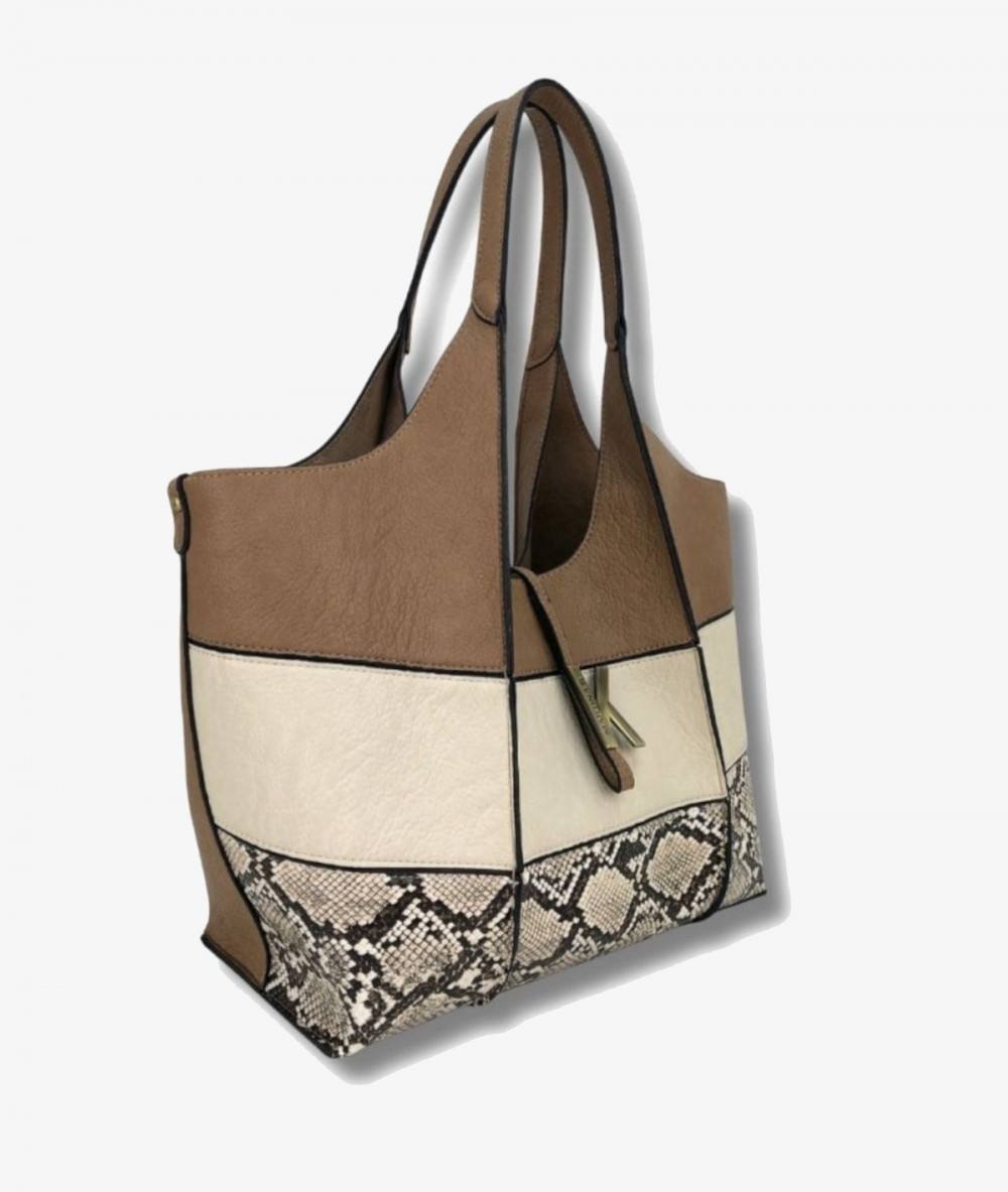 Elevate your look! Our Bag collection a combination of design, quality and comfort for your daily outfits