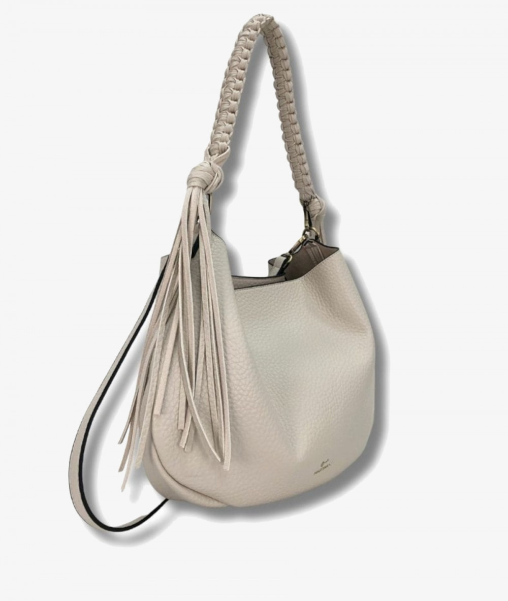 Elevate your look! Our Bag collection a combination of design, quality and comfort for your daily outfits