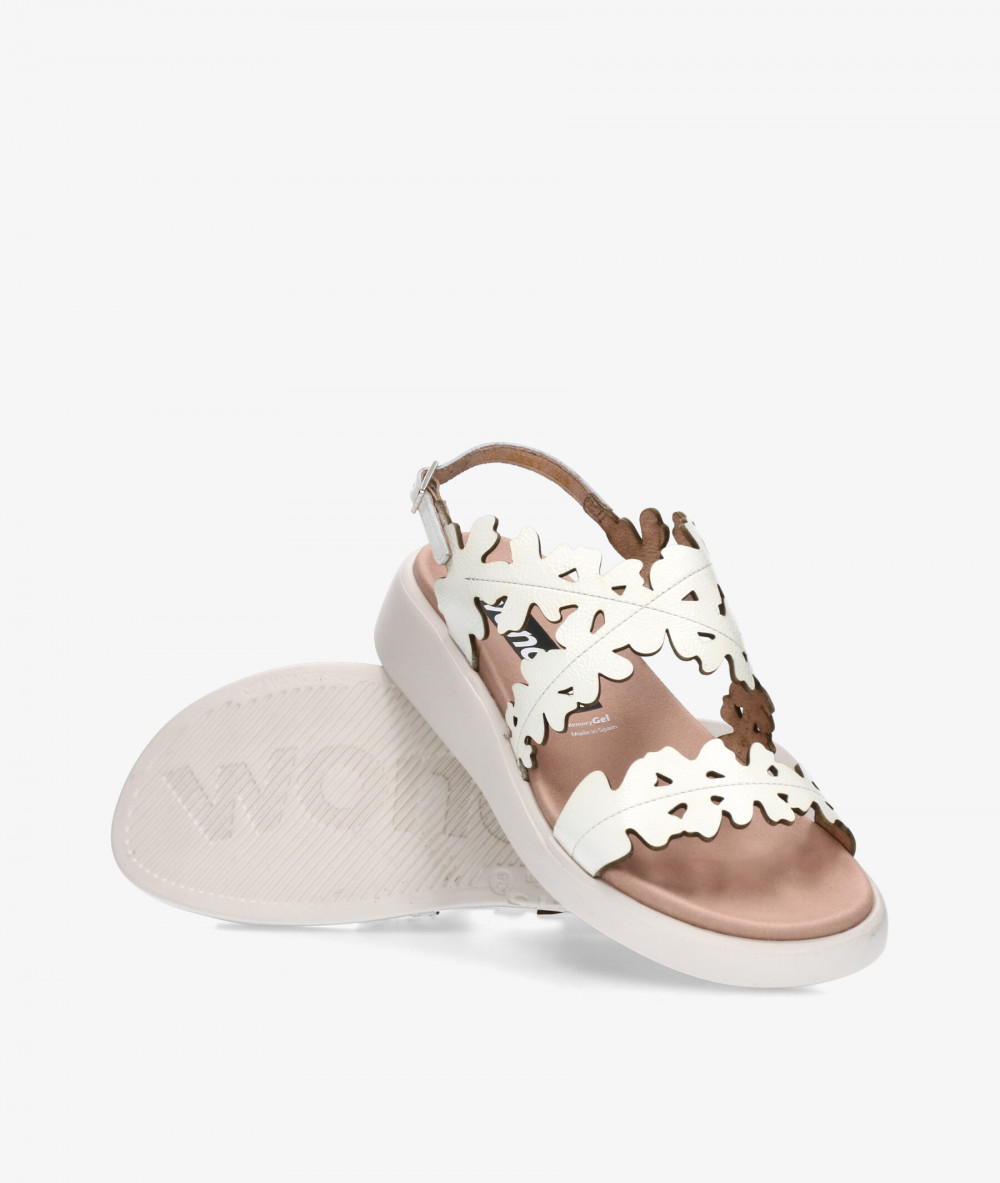 Sandalias Wonders  C-6551 en charol blanco
