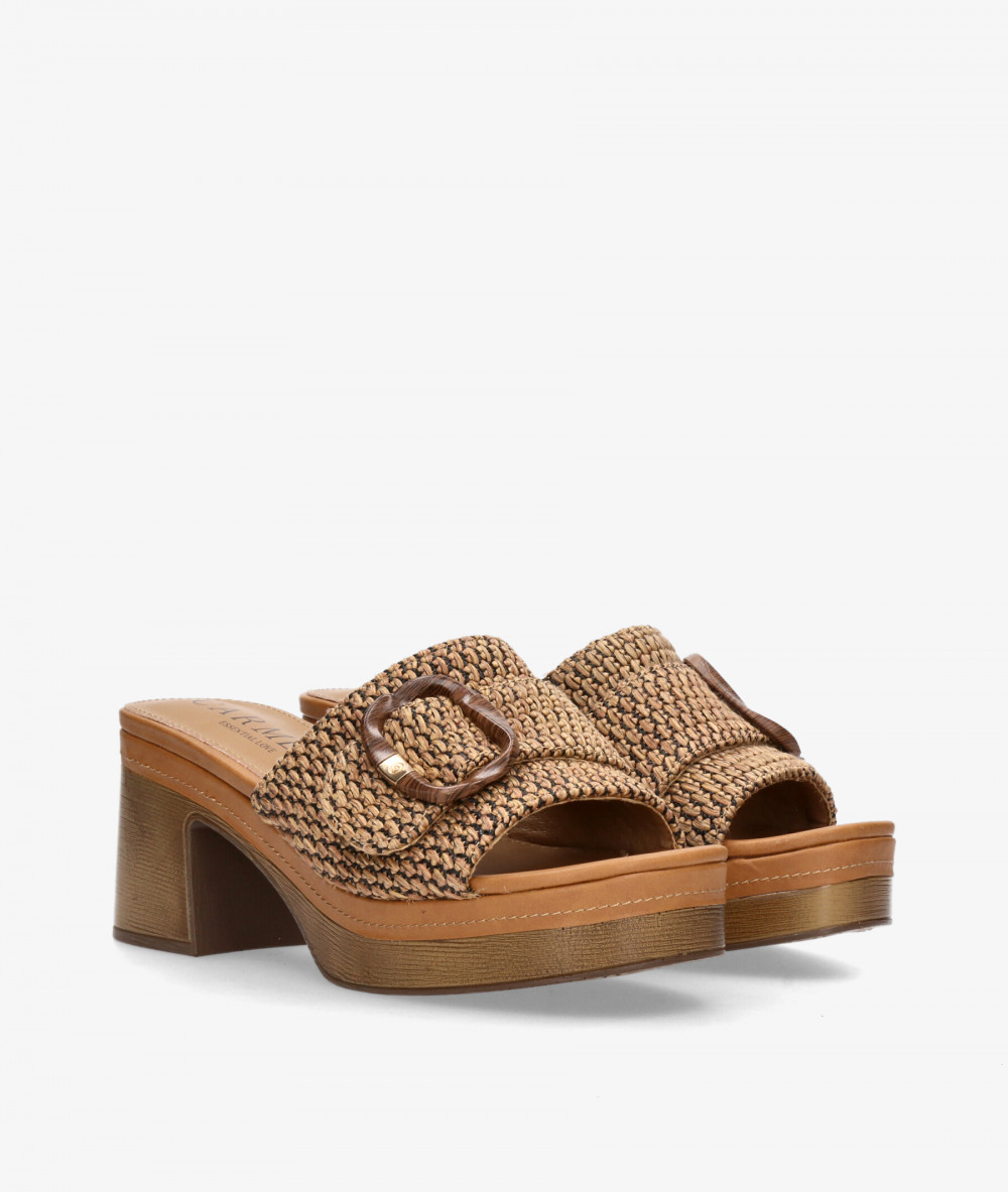 Sandalias Carmela  163158 en camel