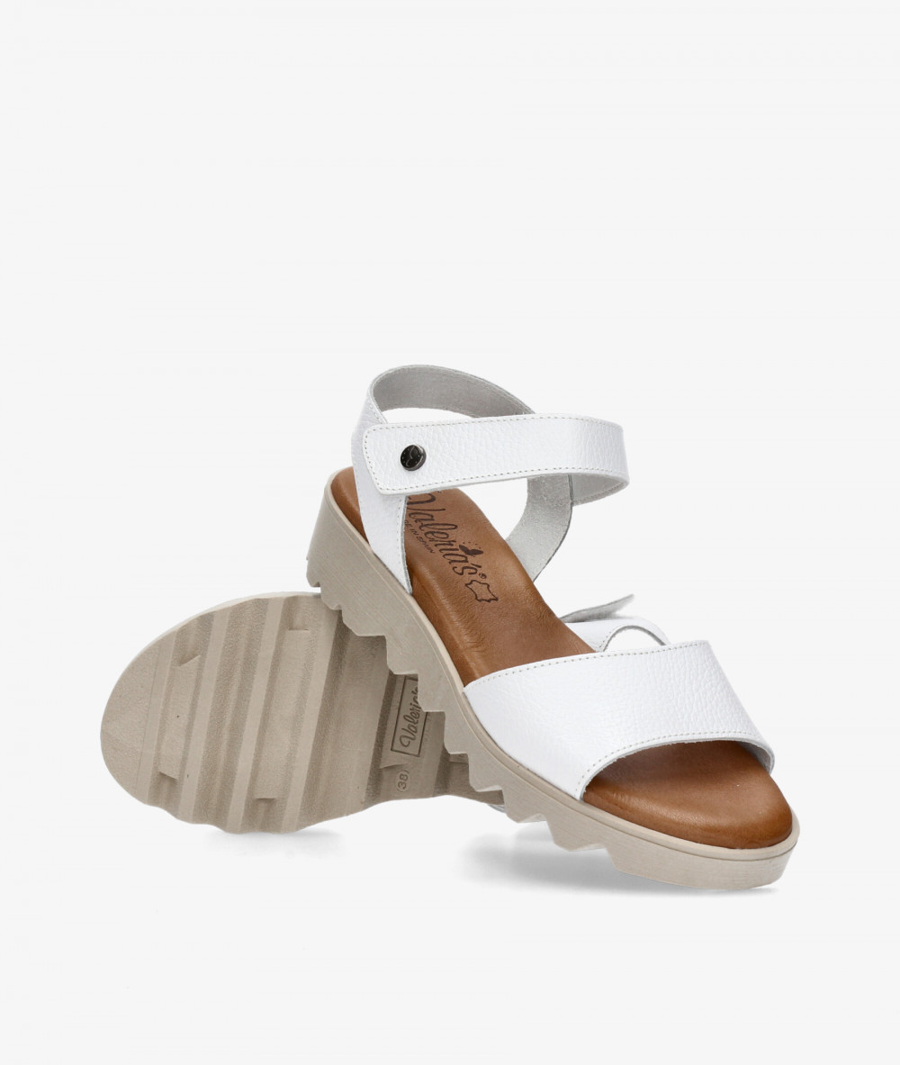 Sandalias Valeria´s  7144 en blanco