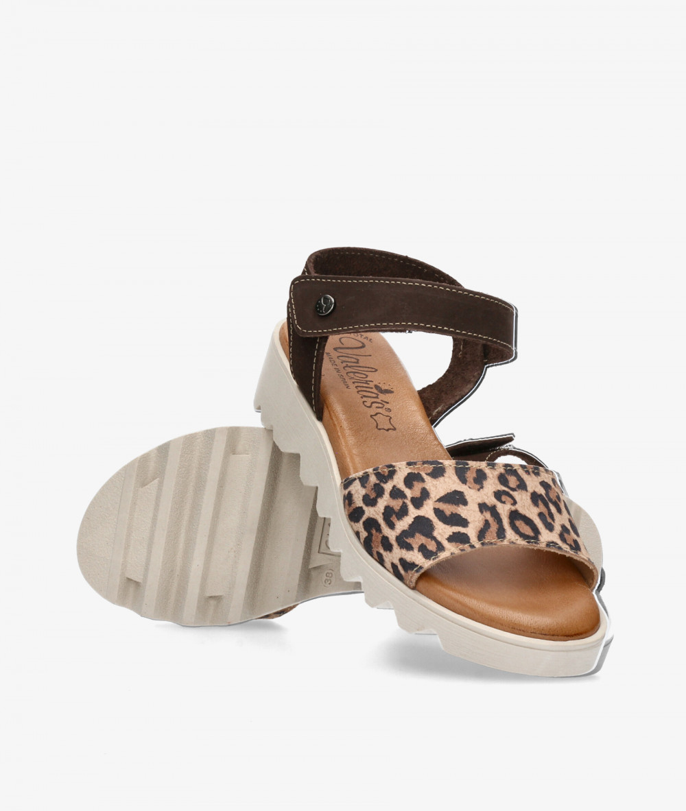 Sandalias Valeria´s  7144 en leopardo 