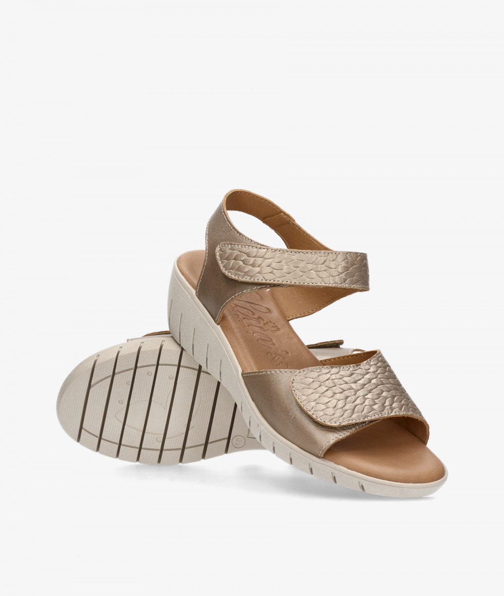 Sandalias Valeria´s  2680 en taupe metalizado