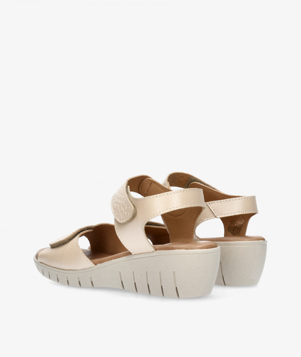 Sandalias Valeria´s  2680 en beige