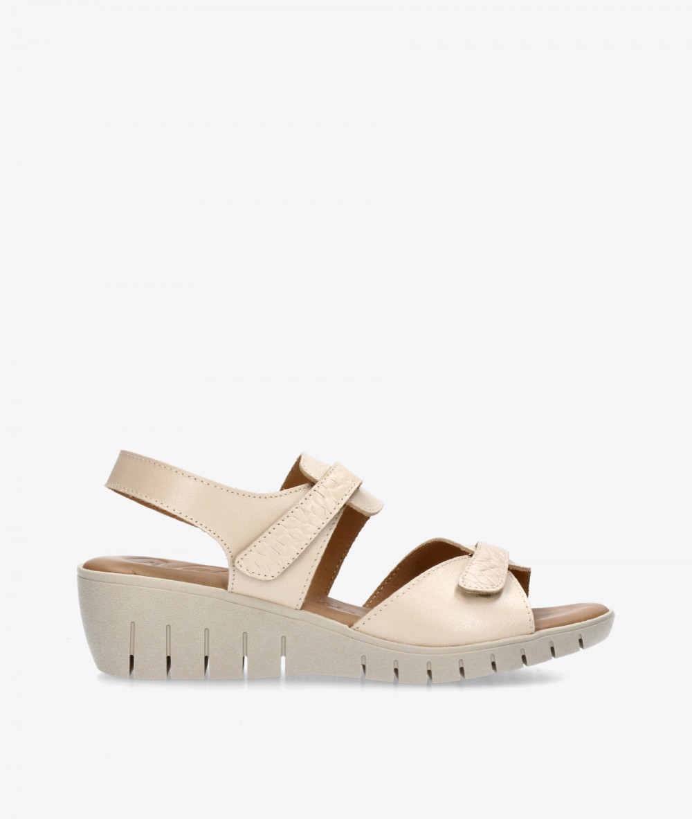 Sandalias Valeria´s  2684 en beige