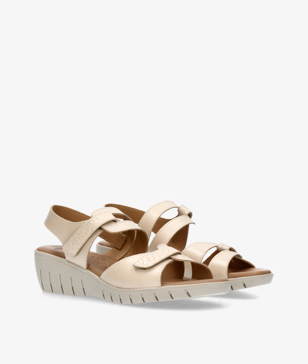 Sandalias Valeria´s  2684 en beige