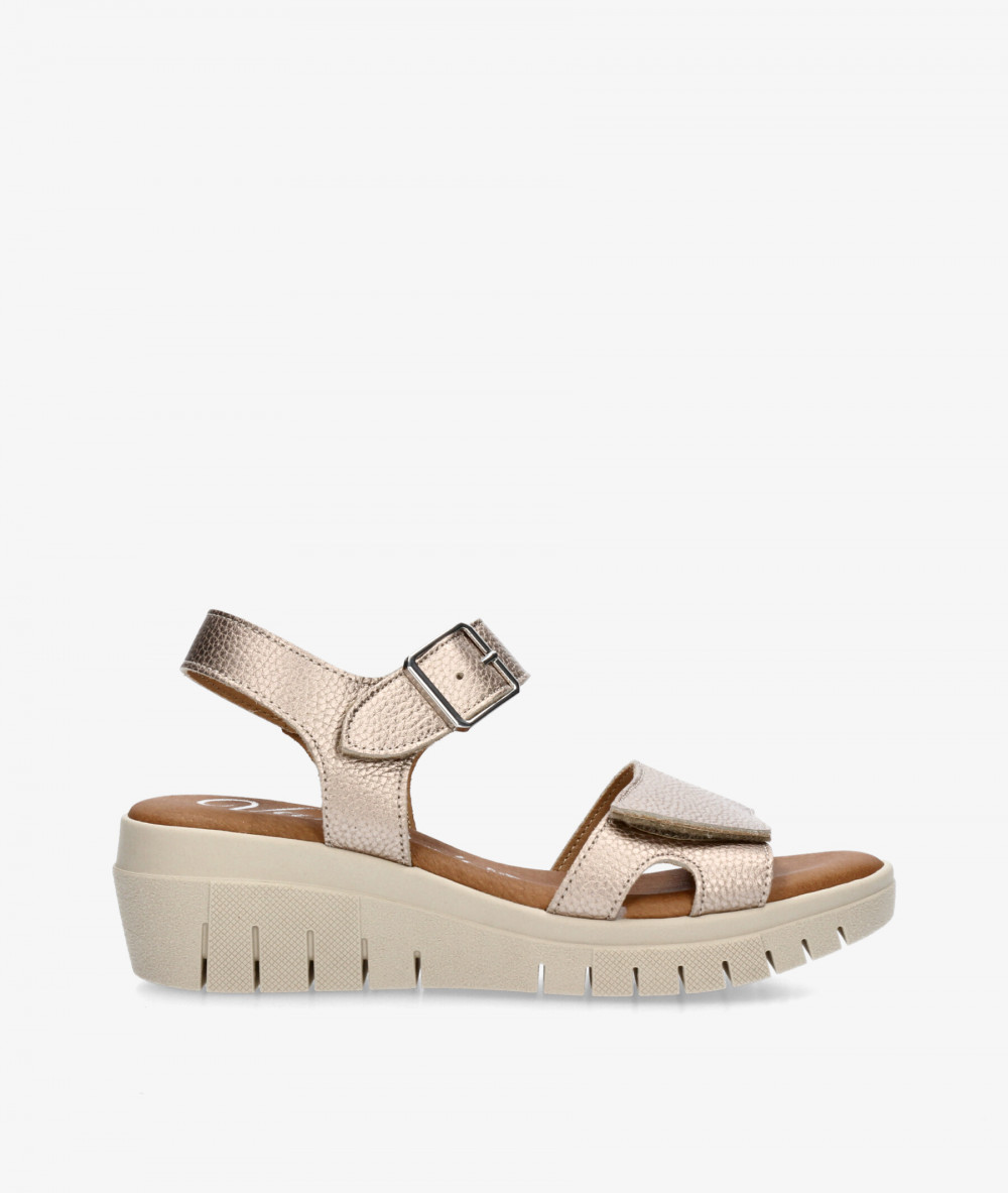 Sandalias Valeria´s  2659 en taupe metalizado