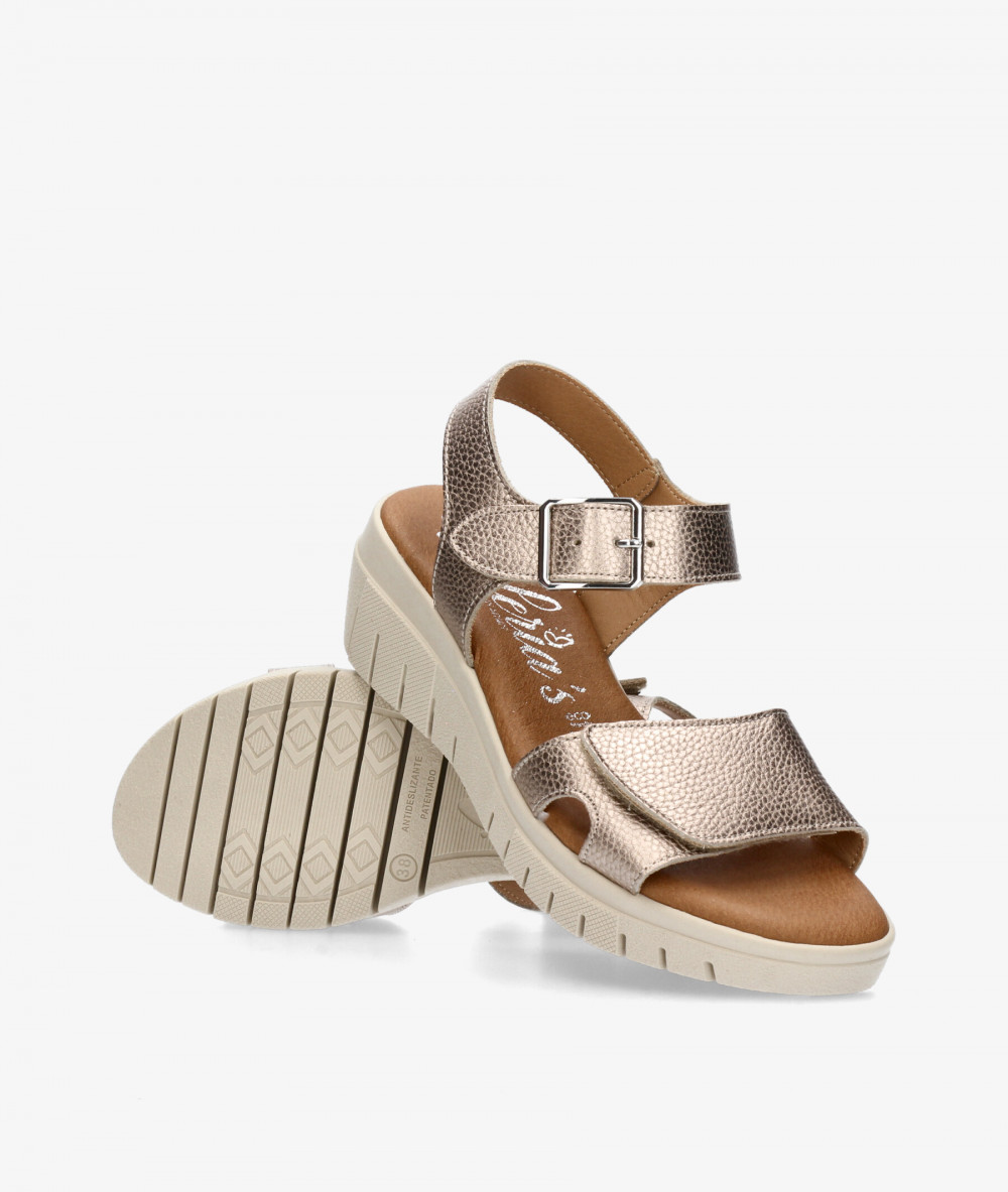 Sandalias Valeria´s  2659 en taupe metalizado
