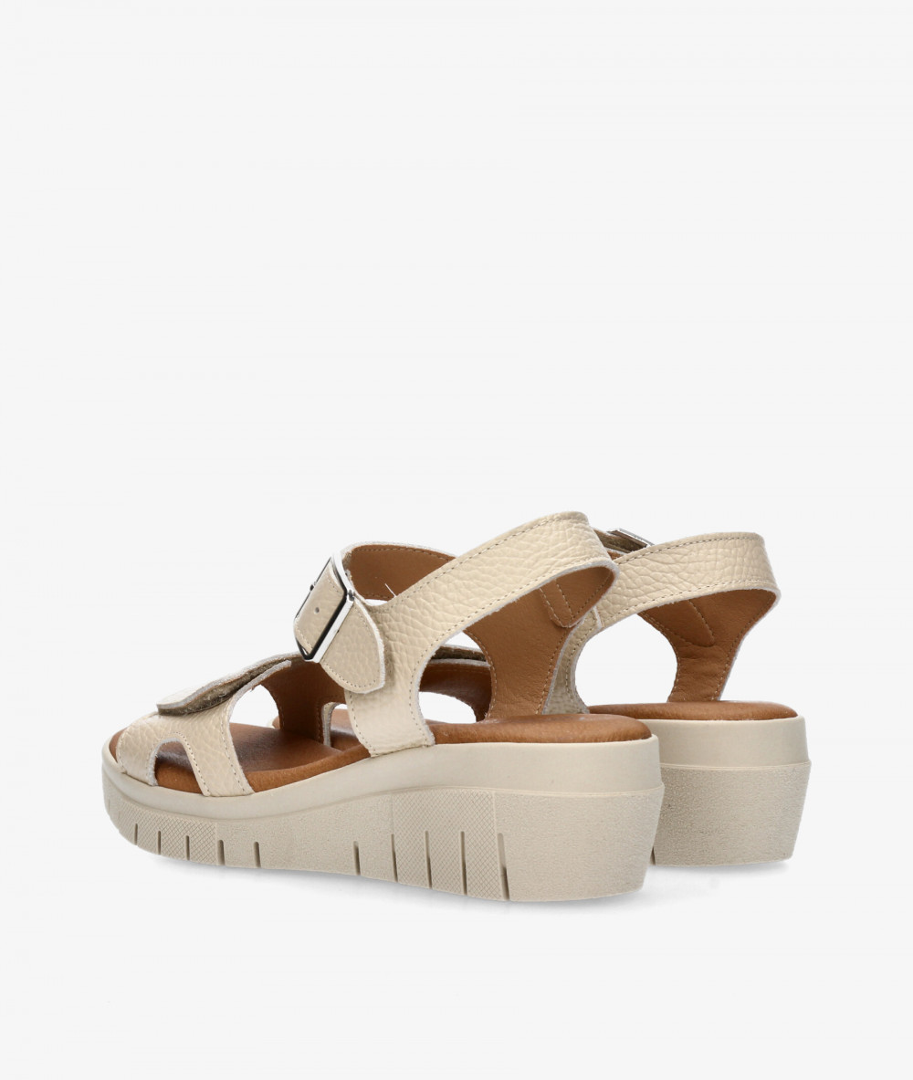 Sandalias Valeria´s  2659 en beige