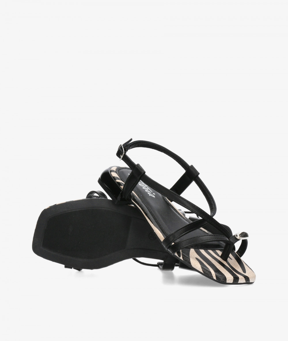 Sandalias ISTERIA  1104 en negro