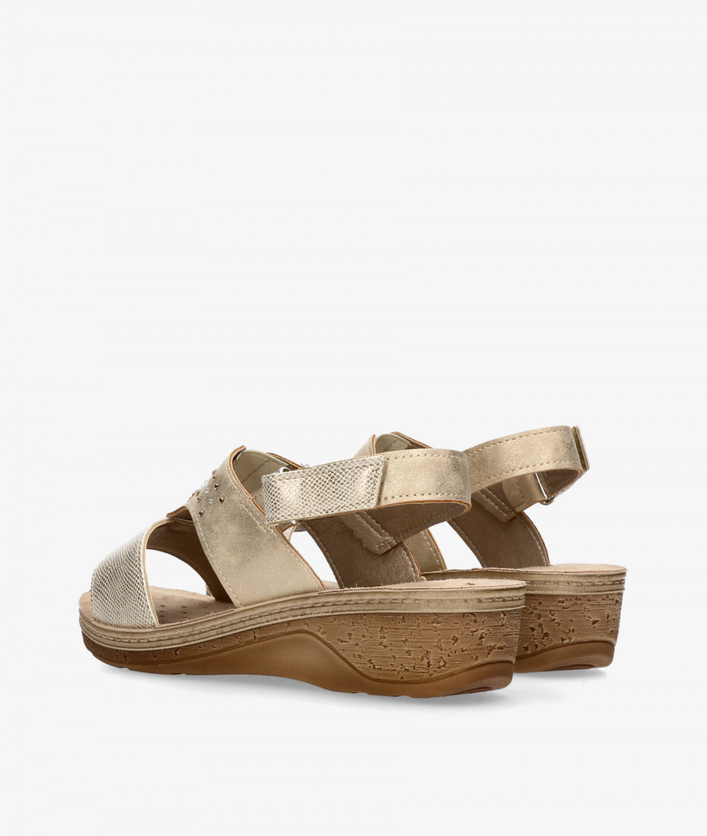 Sandalias INBLU  PV17 en oro