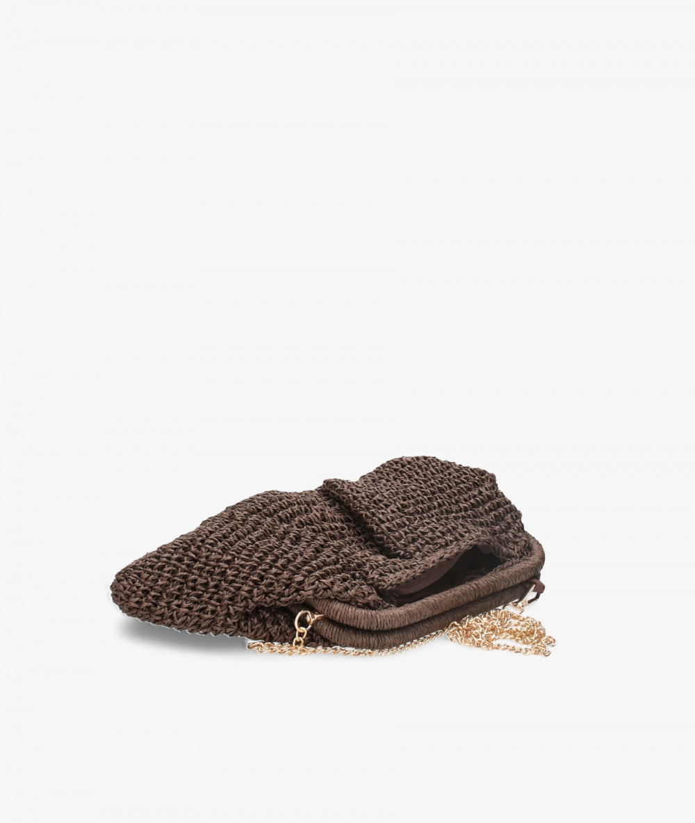 Elevate your look! Our Clutch bag collection a combination of design, quality and comfort for your daily outfits