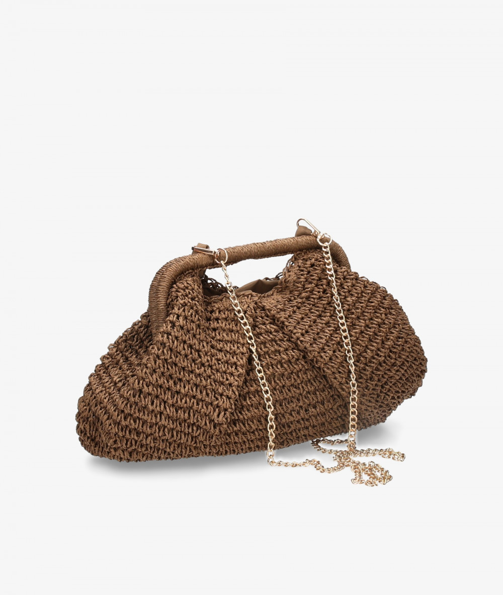 Elevate your look! Our Clutch bag collection a combination of design, quality and comfort for your daily outfits