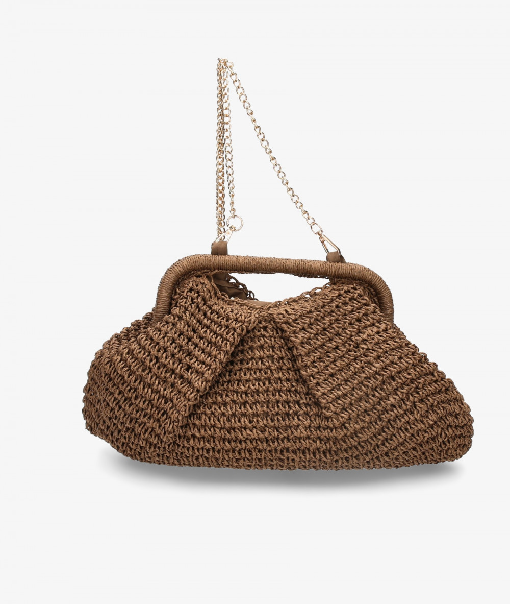 Elevate your look! Our Clutch bag collection a combination of design, quality and comfort for your daily outfits