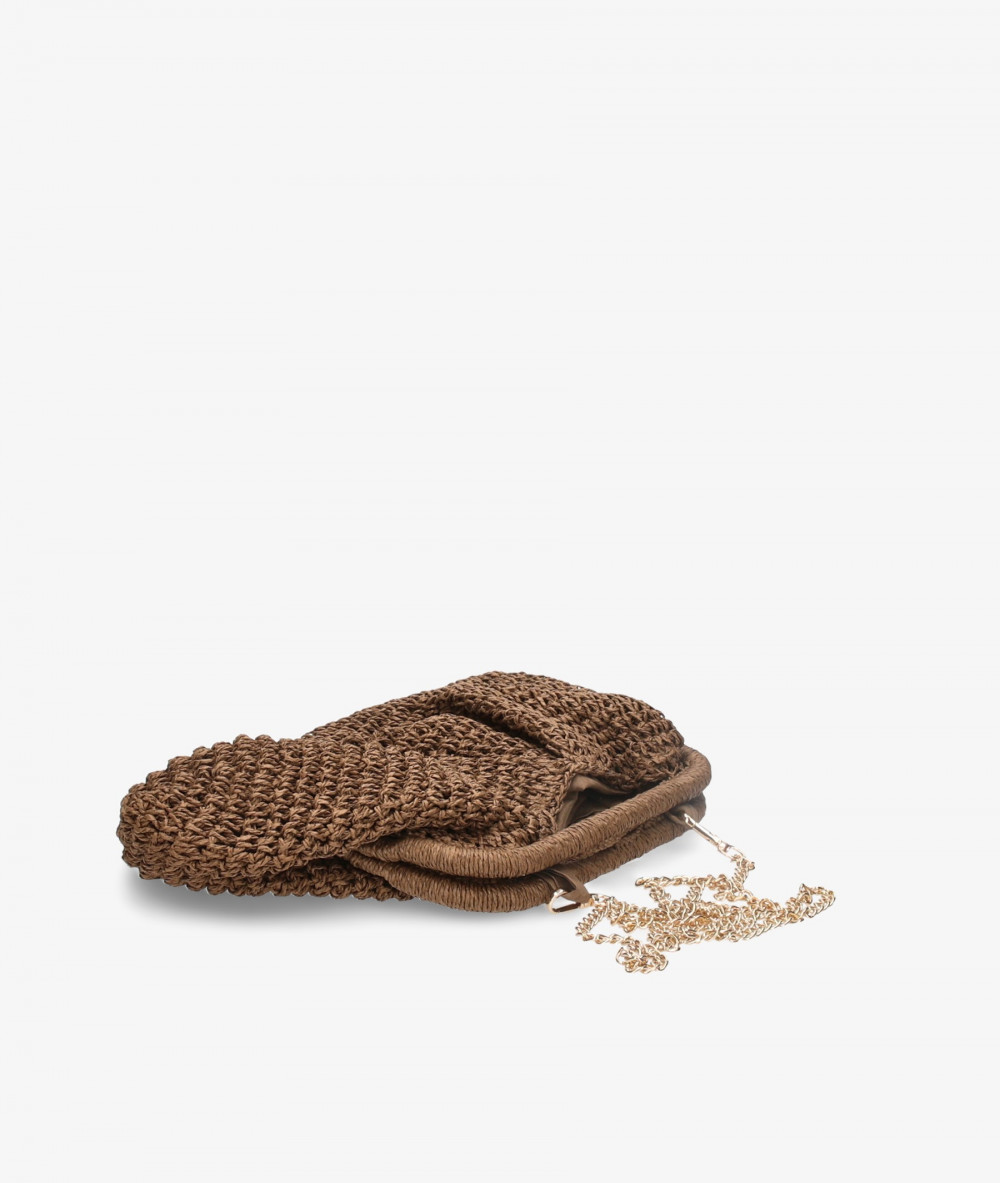 Elevate your look! Our Clutch bag collection a combination of design, quality and comfort for your daily outfits