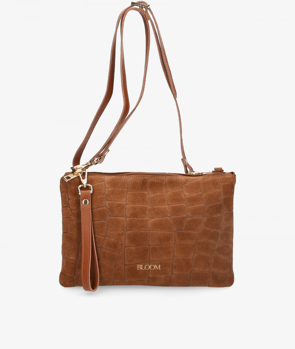 Elevate your look! Our Clutch bag collection a combination of design, quality and comfort for your daily outfits
