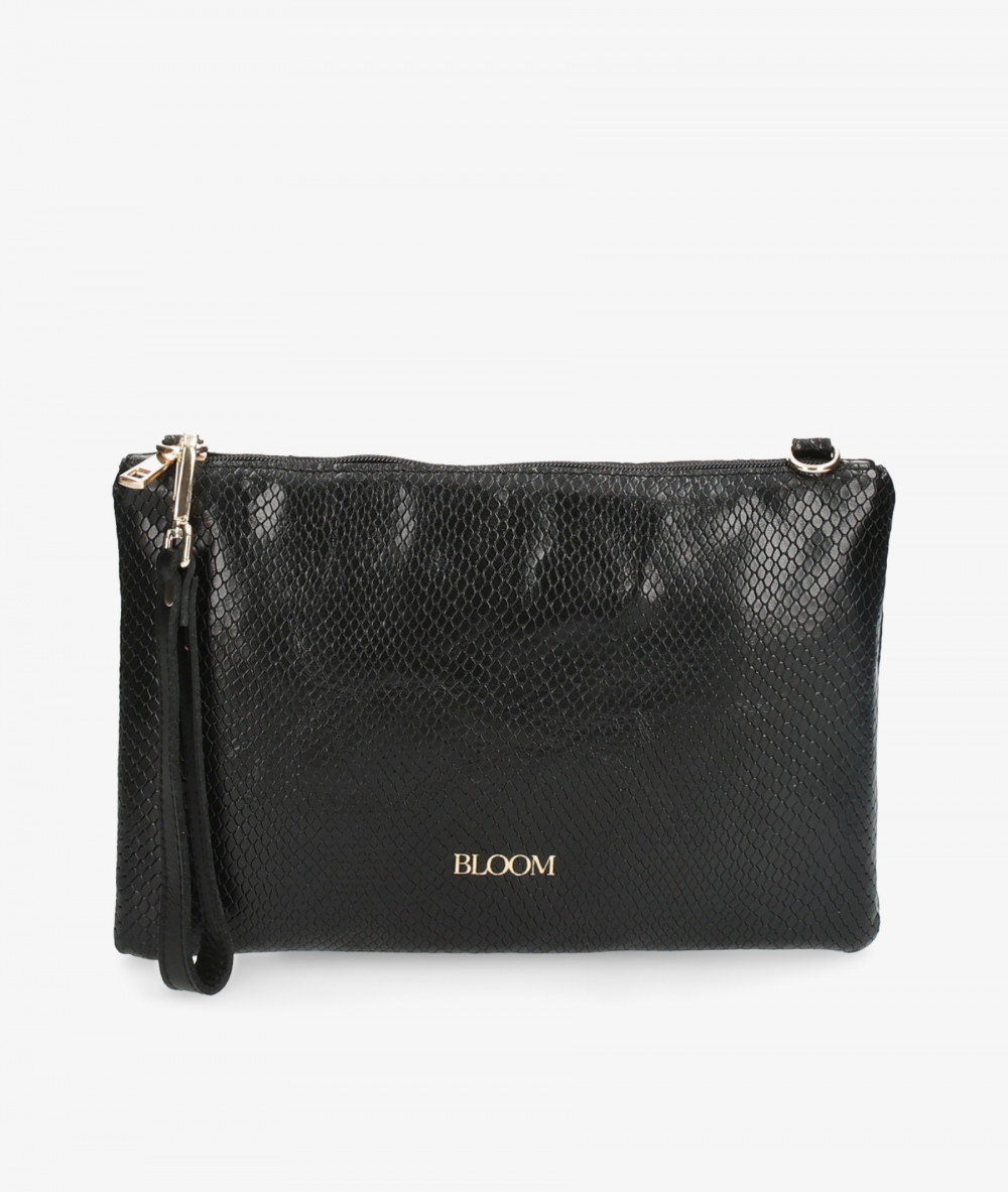Elevate your look! Our Clutch bag collection a combination of design, quality and comfort for your daily outfits