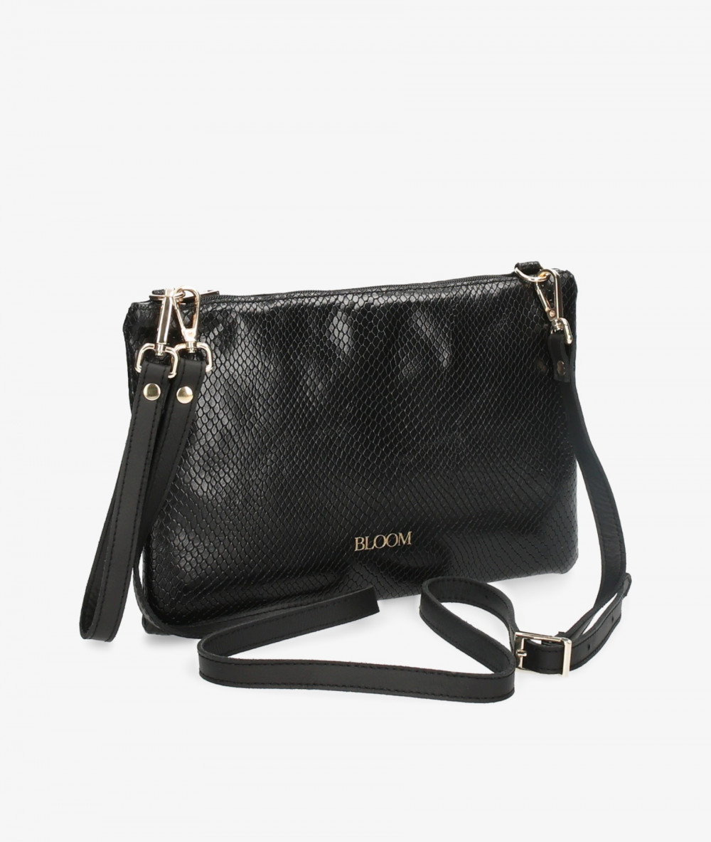 Elevate your look! Our Clutch bag collection a combination of design, quality and comfort for your daily outfits