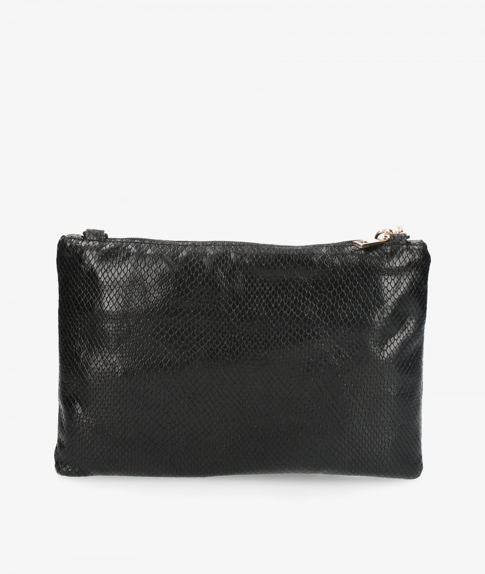 Elevate your look! Our Clutch bag collection a combination of design, quality and comfort for your daily outfits