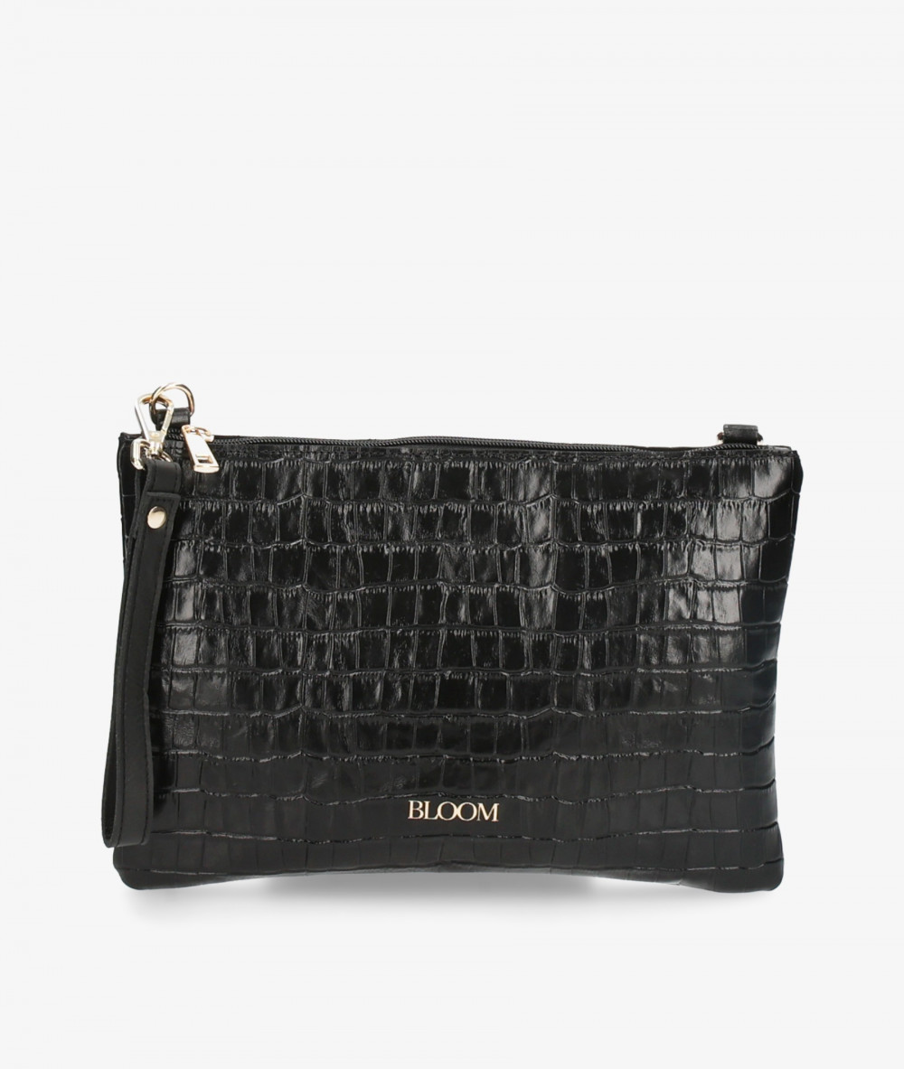Elevate your look! Our Clutch bag collection a combination of design, quality and comfort for your daily outfits